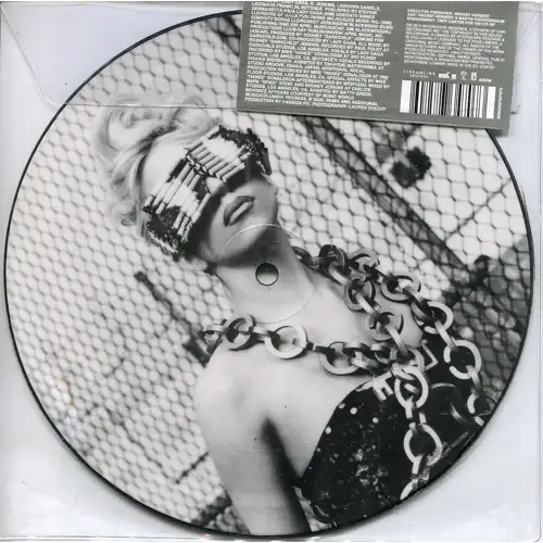lady-gaga-feat-beyonc-telephone-7-picture_medium_image_2