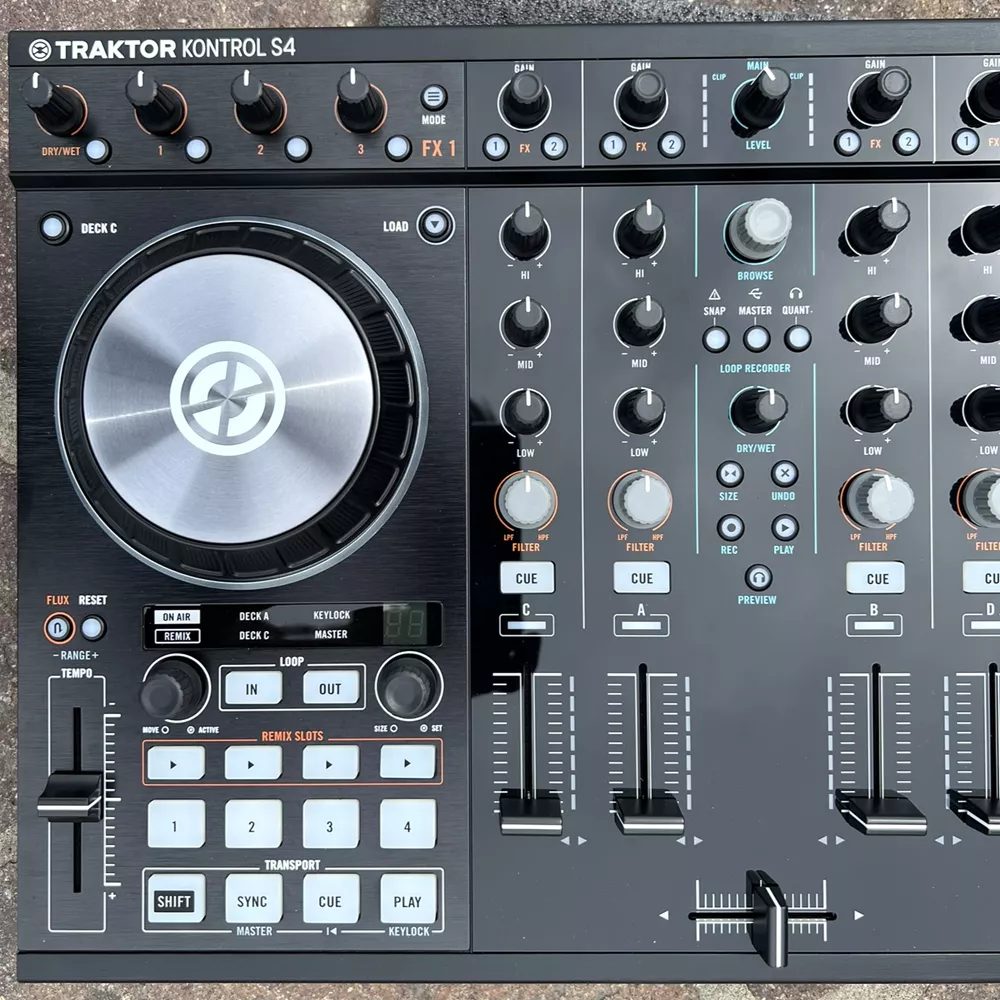 ジャンク品「TRAKTOR KONTROL S4 MK2」 中古】TRAKTOR KONTROL S4 MK2 DJコントローラー - 神奈川県の