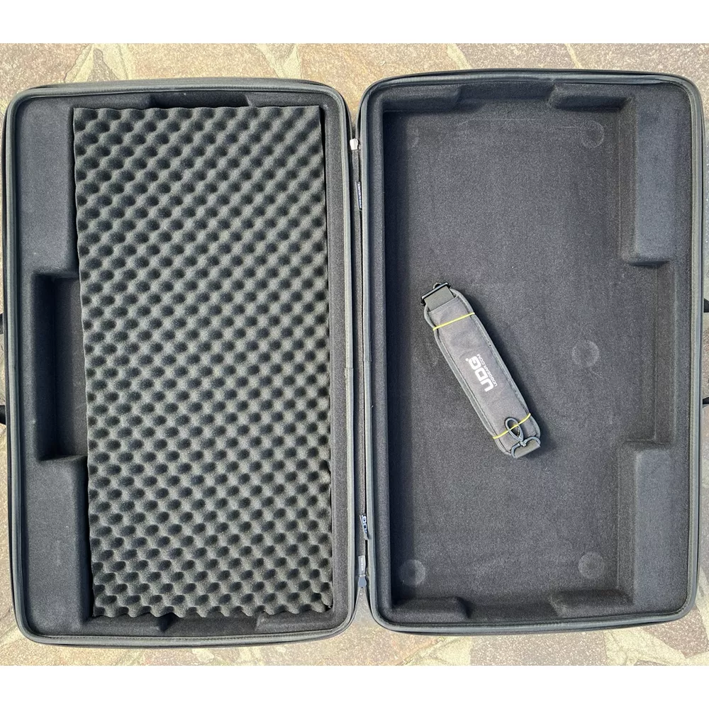 UDG Creator Hardcase Denon SC Live 4 UDG Flight Case Denon DJ SC Live 4 – België DJ Controller Case